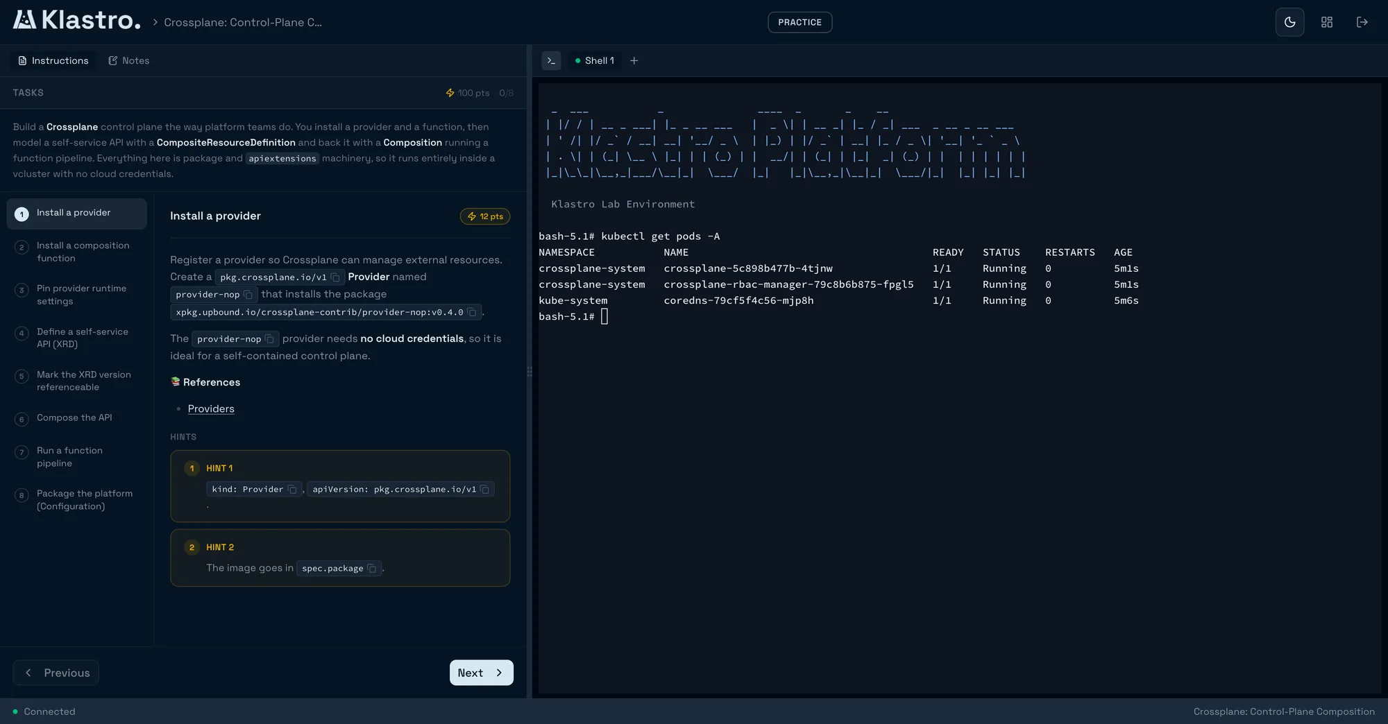 Une session de lab Klastro : le panneau de consignes à gauche, le terminal et l’application déployée à droite